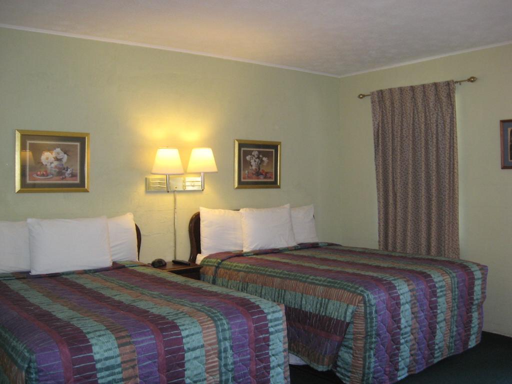 White Columns Motel Pine Mountain  Δωμάτιο φωτογραφία