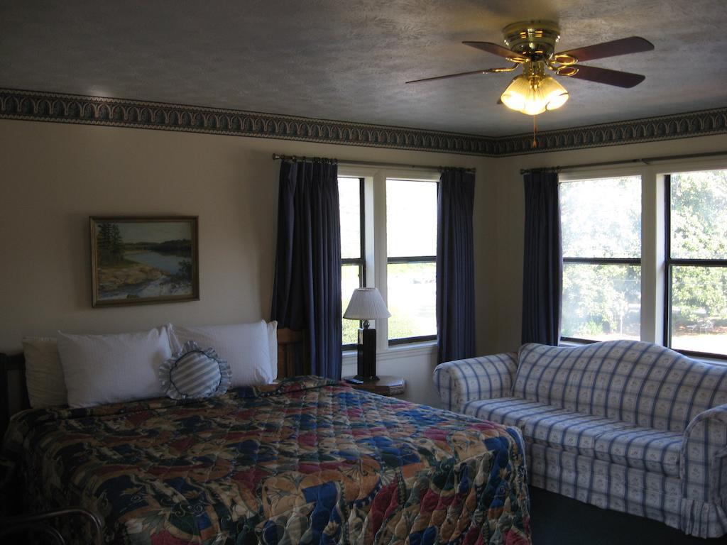 White Columns Motel Pine Mountain  Δωμάτιο φωτογραφία