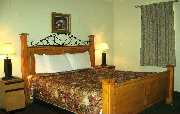 White Columns Motel Pine Mountain  Δωμάτιο φωτογραφία